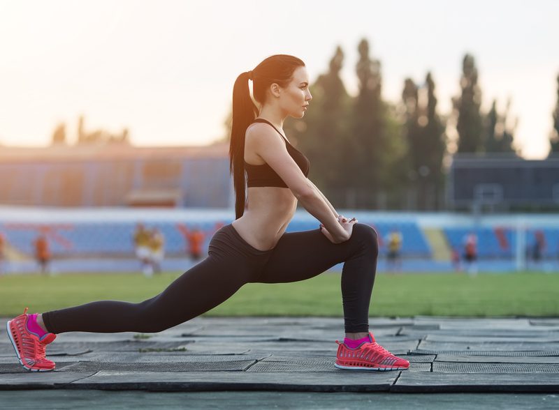 woman doing lunges